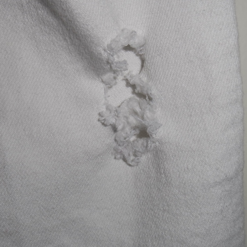 White Ripped Jean - Picture 4 of 6